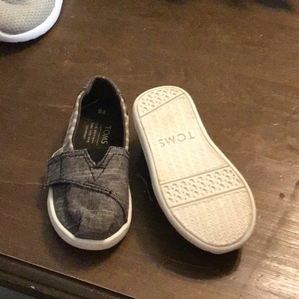 Toddler boys Toms